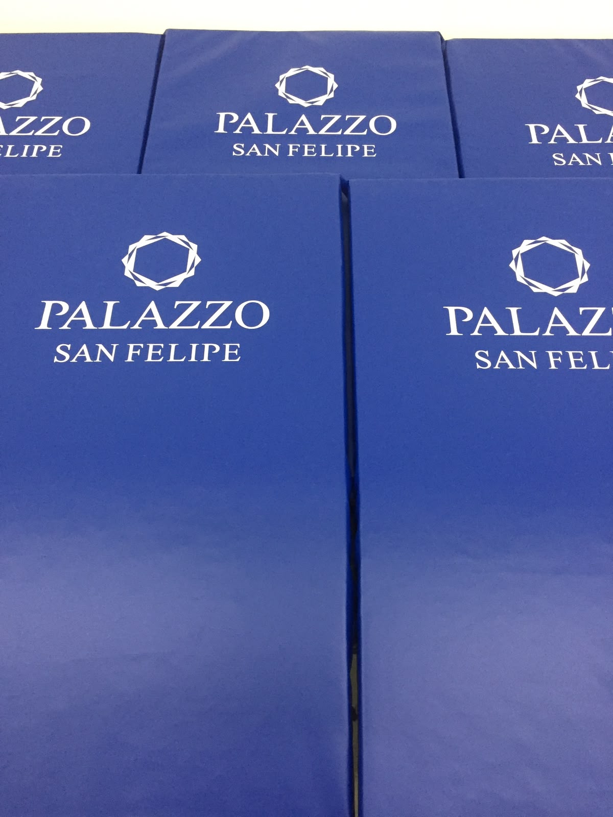 Colchonete com identidade visual de projeto Palazzo