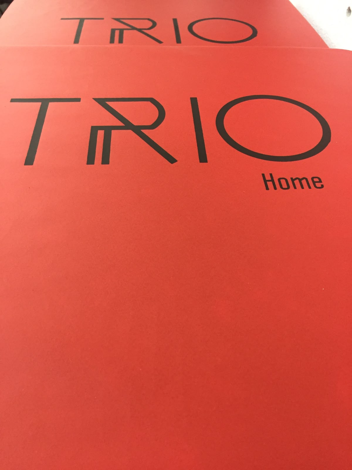Colchonete personalizado com marca de empreendimento TRIO Home